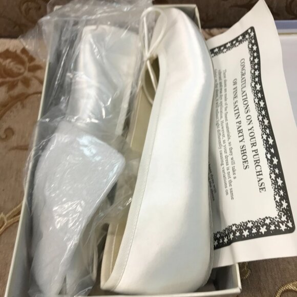 Dye-Able White Satin Ballet Flats, w/ Bow Formal Elegant Wedding Comfortable - Picture 3 of 14